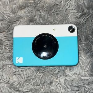 KODAK Printomatic Digital Instant Print Camera with Sticky printing paper